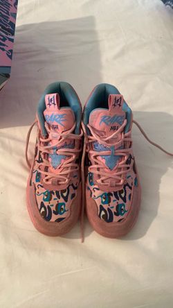 wore them  Have box slightly used no drag  on them only wore them for 1 basketball season