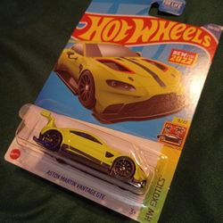 Aston Martin Vantage GTE Hot Wheels Diecast