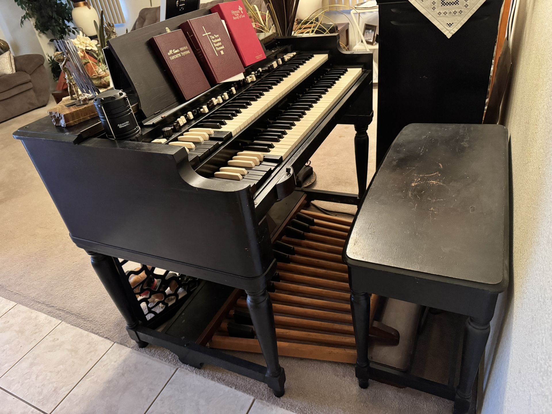 Hammond B3 organ and Leslie tone cabinet