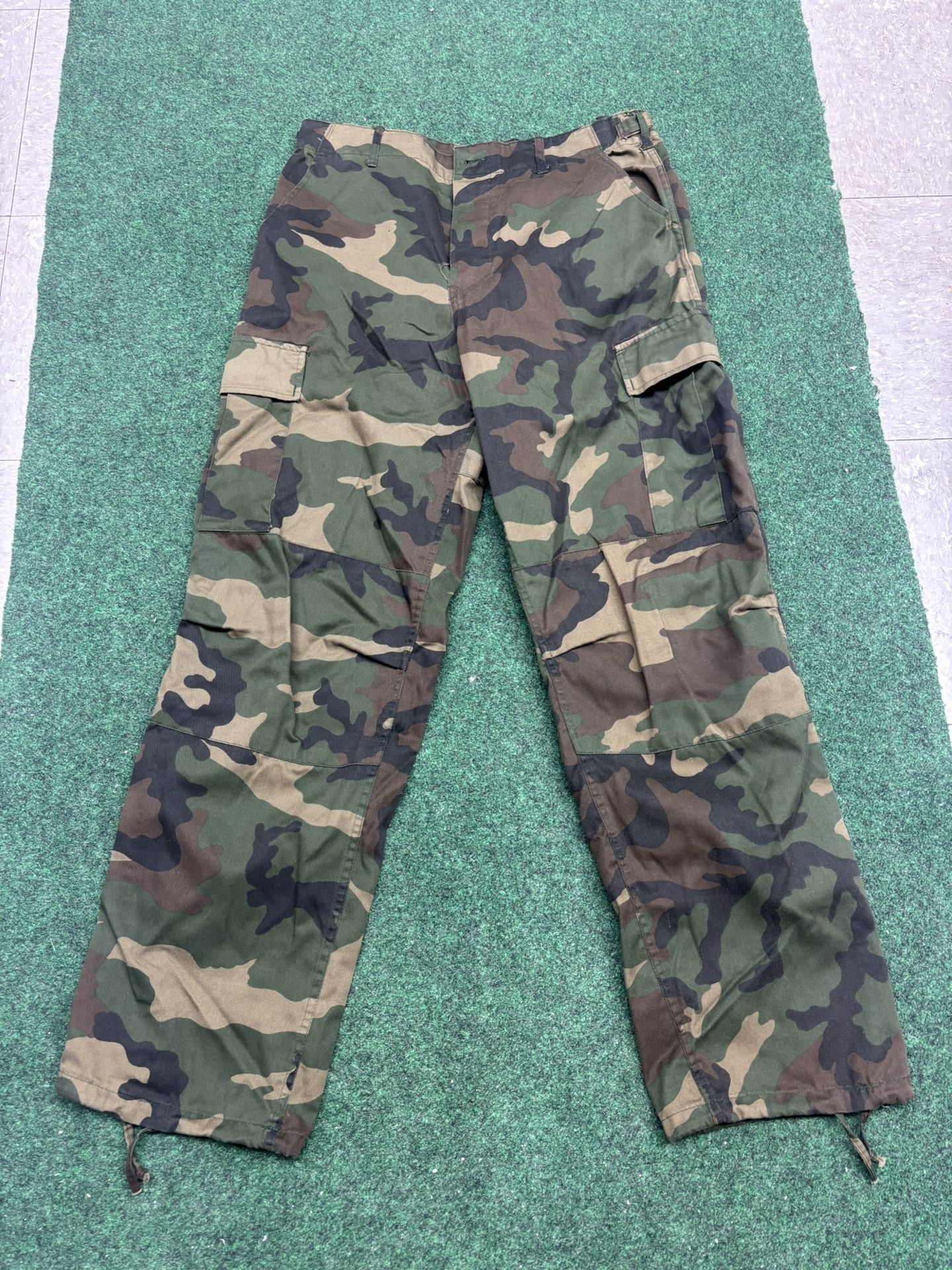 DUCK BAY WOODLAND CAMO PANTS SIZE 36