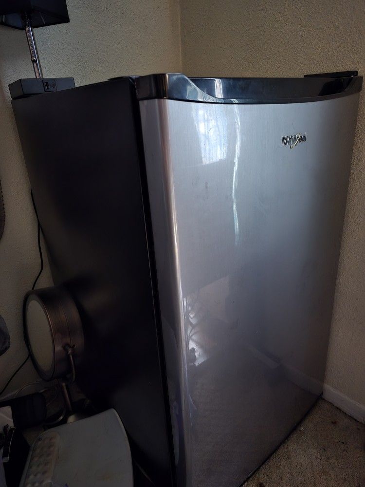 Whirlpool mini fridge