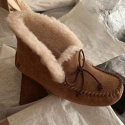 Brand New UGG ALENA Size 8