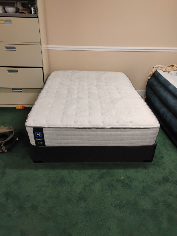 Full Size Bed And Box Spring 