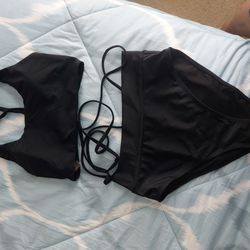 New Beautiful Bathing Suit Size M.  See Photos.  Cash Pickup Only 