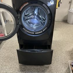 Electrolux Front Load Washer With Pedestal 