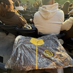 Padres Puffer Vest Giveaway 4/15/26