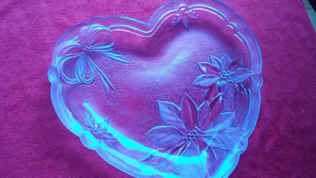 FROSTED CRYSTAL HEART SHAPED CHRISTMAS PLATTER