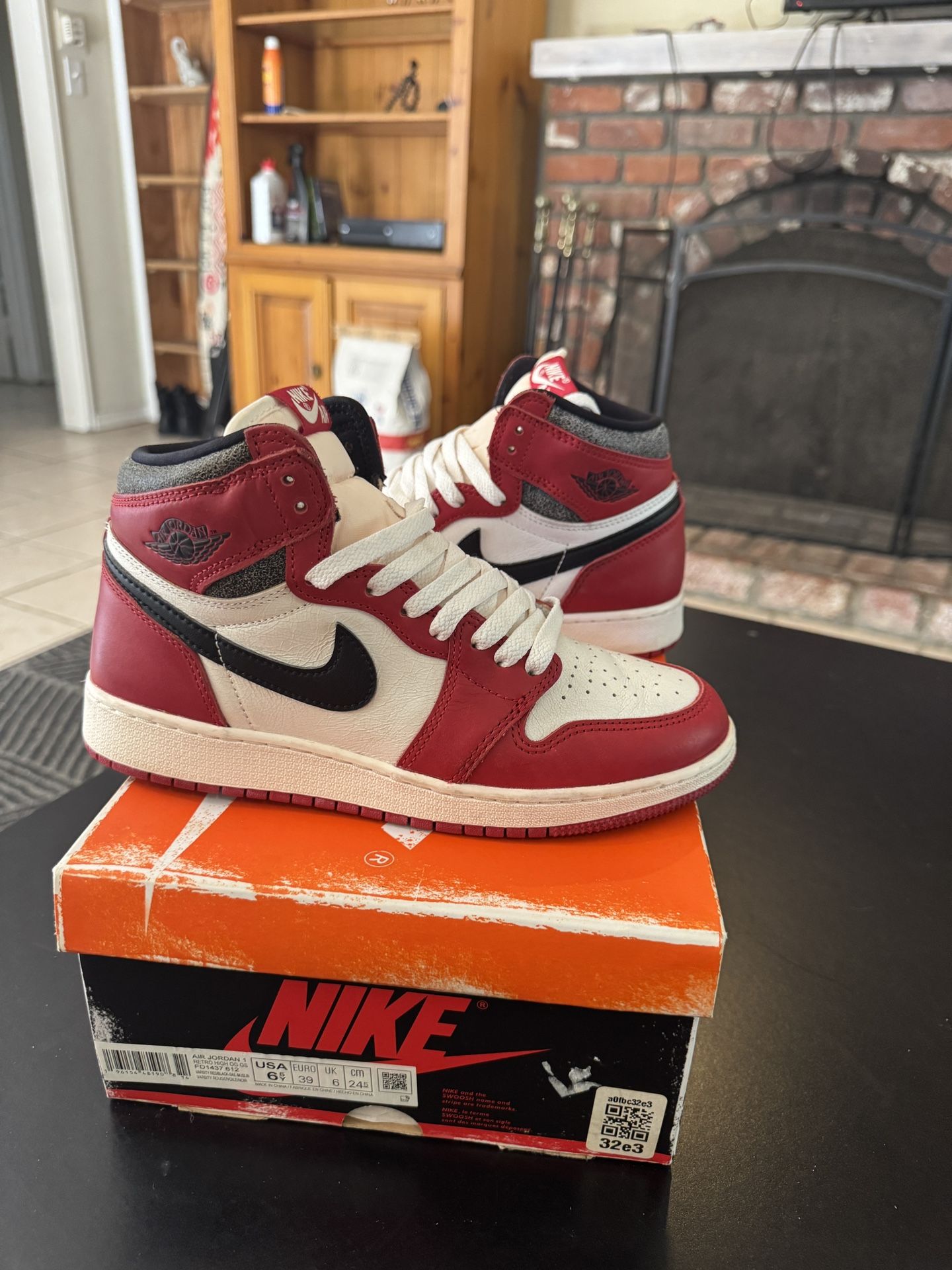 Air Jordan 1 Retro High OG Chicago Lost & Found Size 6.5Y