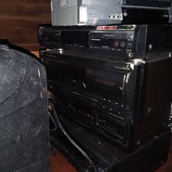 Home Stereos VCRs 16 Or 18 Disc Holder Make Offer