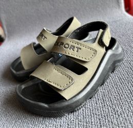 Kid sandals size 6