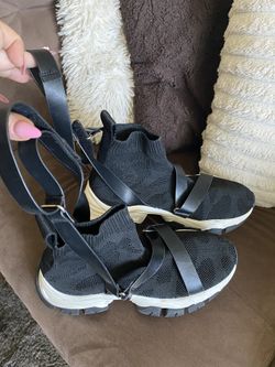 Super cute sneakers Sz 6.5