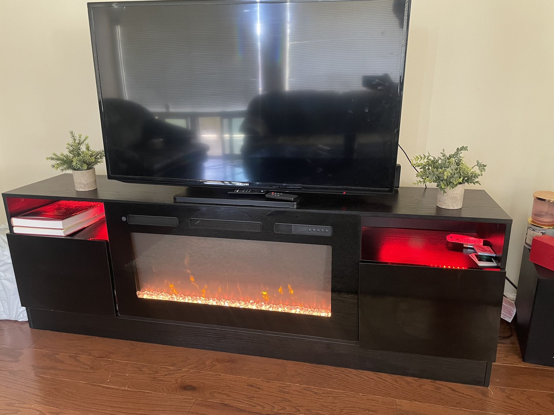 Living Room Set W TV