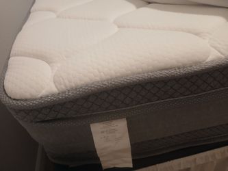 Queen matress