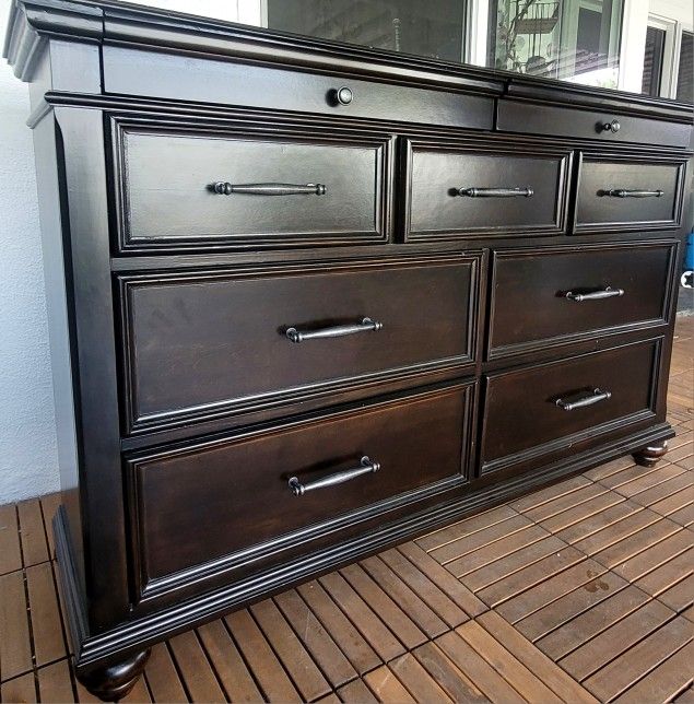 Lovely Dark Brown Dresser for Sale in Grand Terrace, CA OfferUp
