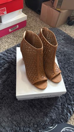 Wheat Heal Sandal Size 9.5