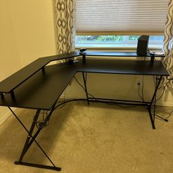 Gaming Table And Chair 