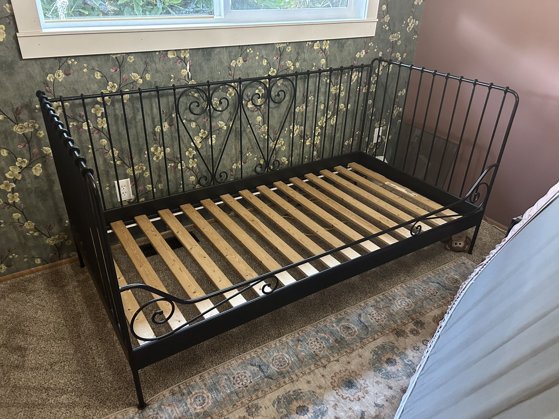 Day Bed Frame (metal)