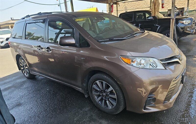 2019 Toyota Sienna LE 7-Passenger AWD MINI VAN TOYOTA SIENNA AWD VAN