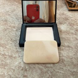 NARS SOFT VELEVT PRESS POWDER