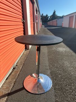 Round bar table