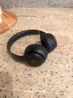 LIKE NEW! Beats Solo4 Headphones