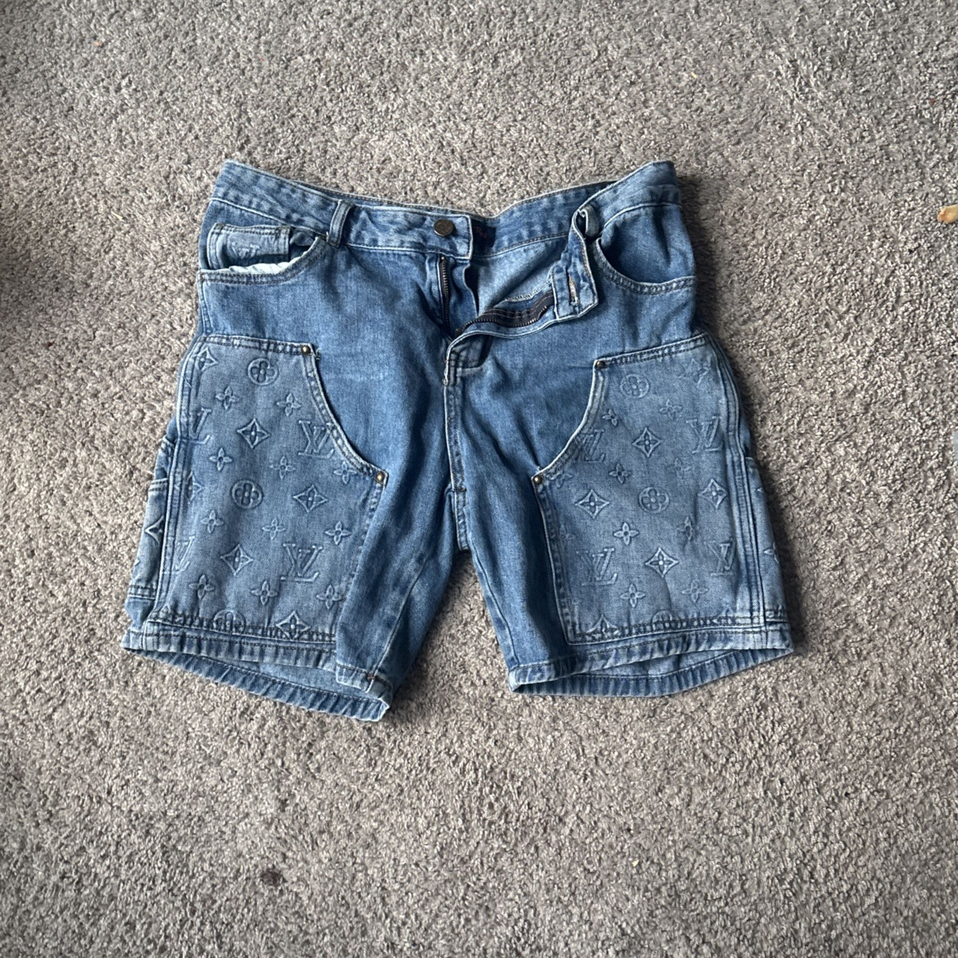 LV Shorts  Medium