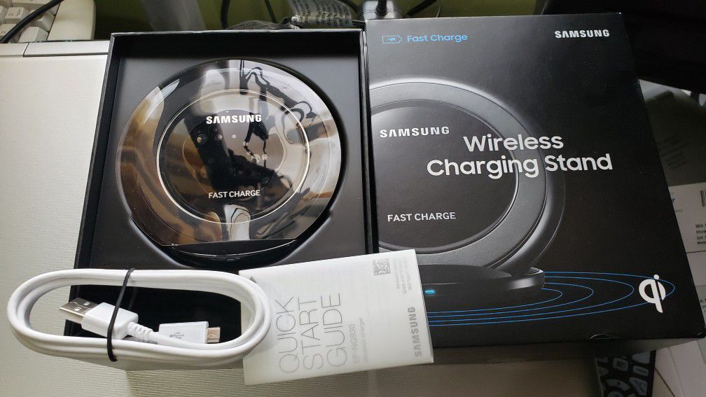 💯% Authentic Samsung wireless fast charger stand with cable included for Samsung galaxy and Apple iPhone. FIRM ON PRICE.