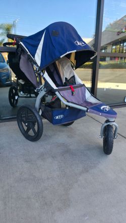 BOB Revolution jogging stroller