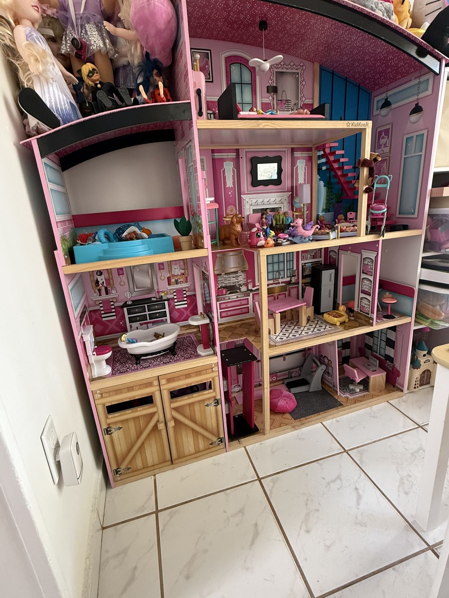 Wooden Dollhouse Mansión