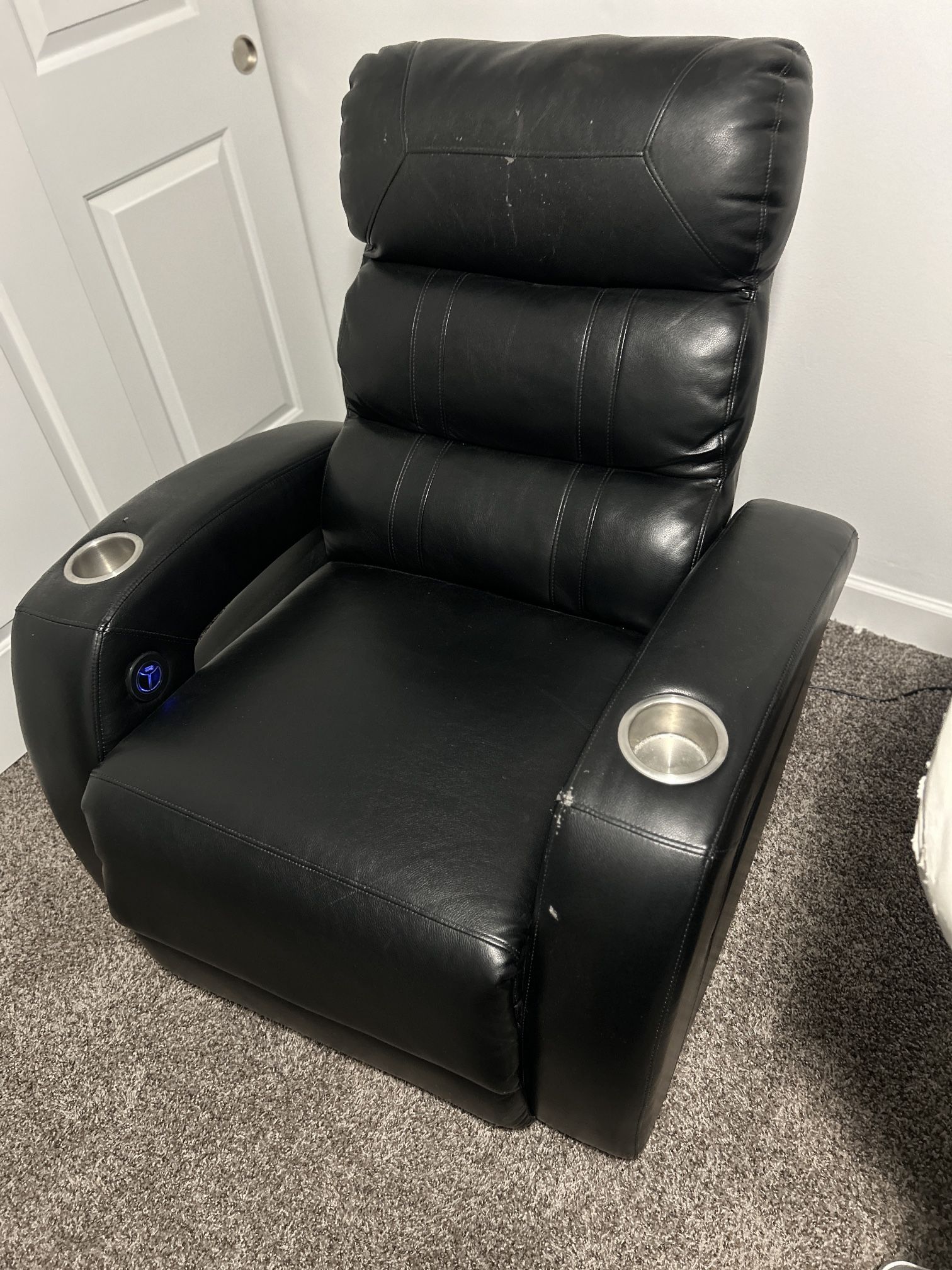 Black Electric Recliner Chair. With USB Charging Station 