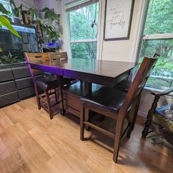 Beautiful Hardwood Breakfast Table With 8 Matching Chairs