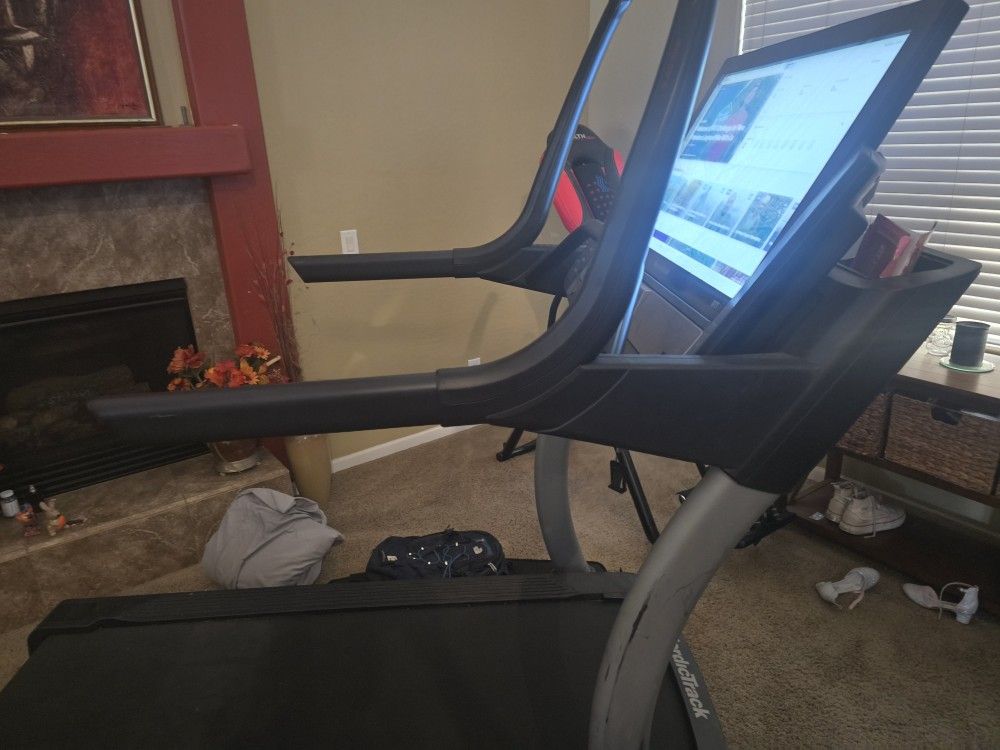 NordicTrack Commercial X32i