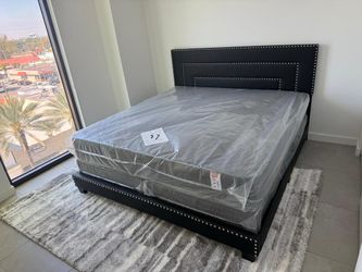 NEW MATTRESS KING SIZE PLUSH WITH BOX SPRING