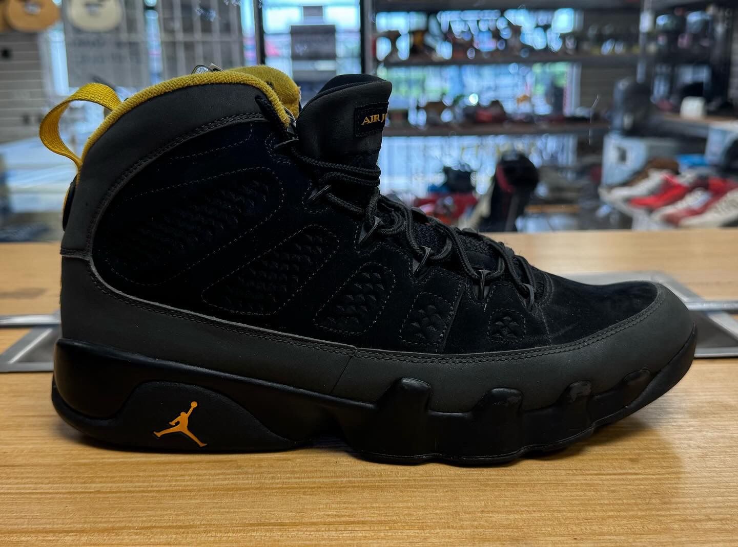 Jordan 9 University Gold. (2021)