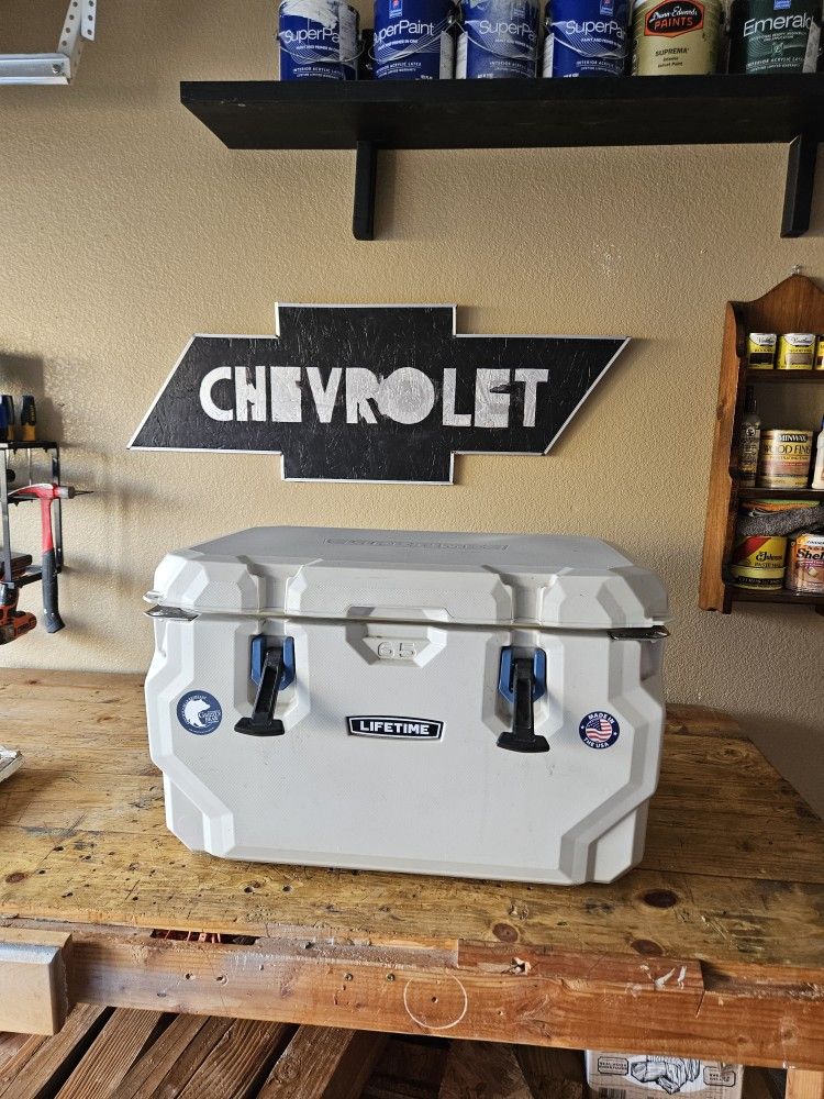 Lifetime 65 can Ice Chest