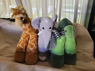 Set of 3 Bestever Funny Feet plush animals: giraffe, elephant and turtle
