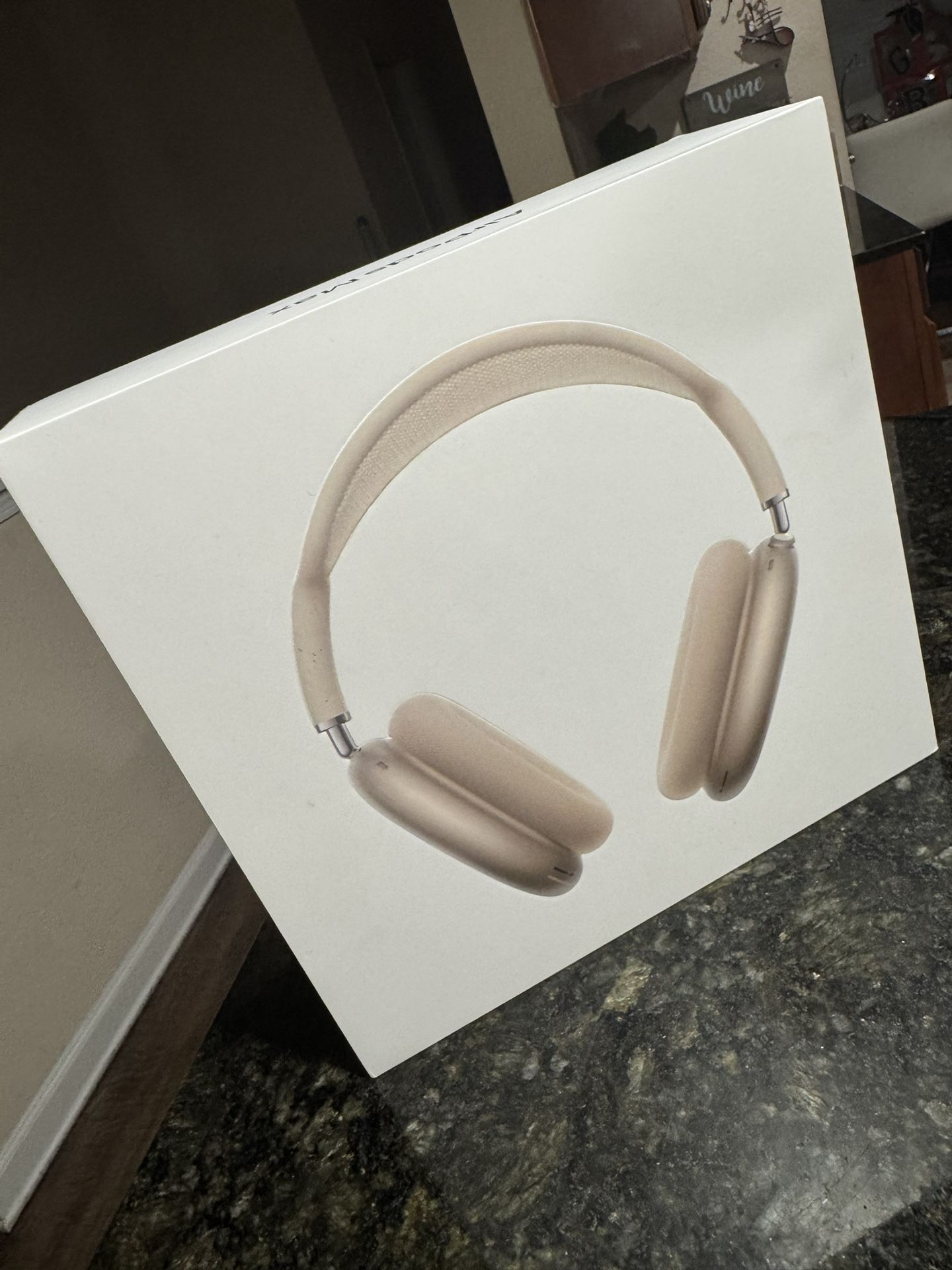 AirPod Maxes Starlight 