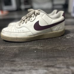 Nike Court Borough Low white & burgundy trainers. Size US 10.5