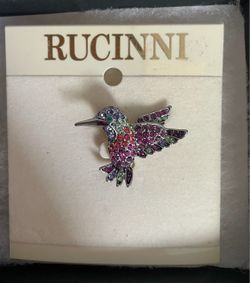 *NWT* RUCINNI Hummingbird Bedazzled Brooch Pavé Setting Boxed