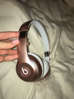 Rose gold wireless beats solo