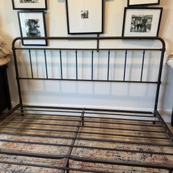 Kind Bed Frame 