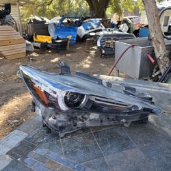 2017-2021 MAZDA CX-5 HEADLIGHT OEM PASSENGER SIDE 
F21426