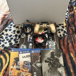 Sony PS4  Bo3 Edition 1 Terabyte With Control And 4 Games 