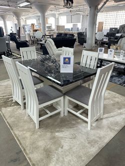 Dining table & 6 chairs