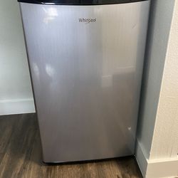 Mini fridge 4.3cu ft. Barely Used! 