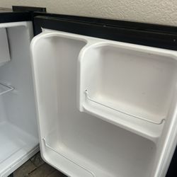 hisense mini fridge 