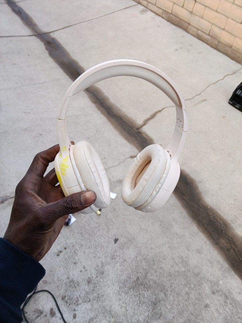 Bluetooth Headphones For Sale Twenty Dollars