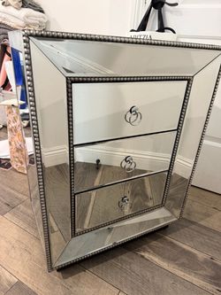 Mirrored 3-Drawer Nightstand with Beaded Trim