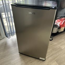 Anukis Freezer - Almost New - Not a single scratch