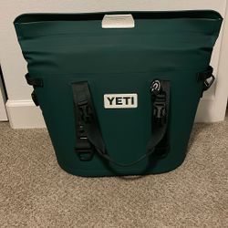 M30 TOTE SOFT COOLER FOREST GREEN